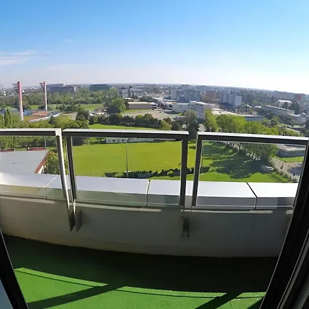 Sunny Free Parking Beauty Balcony View, 3 Towers شقة *