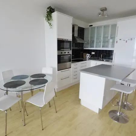 Sunny Free Parking Beauty Balcony View, 3 Towers شقة *